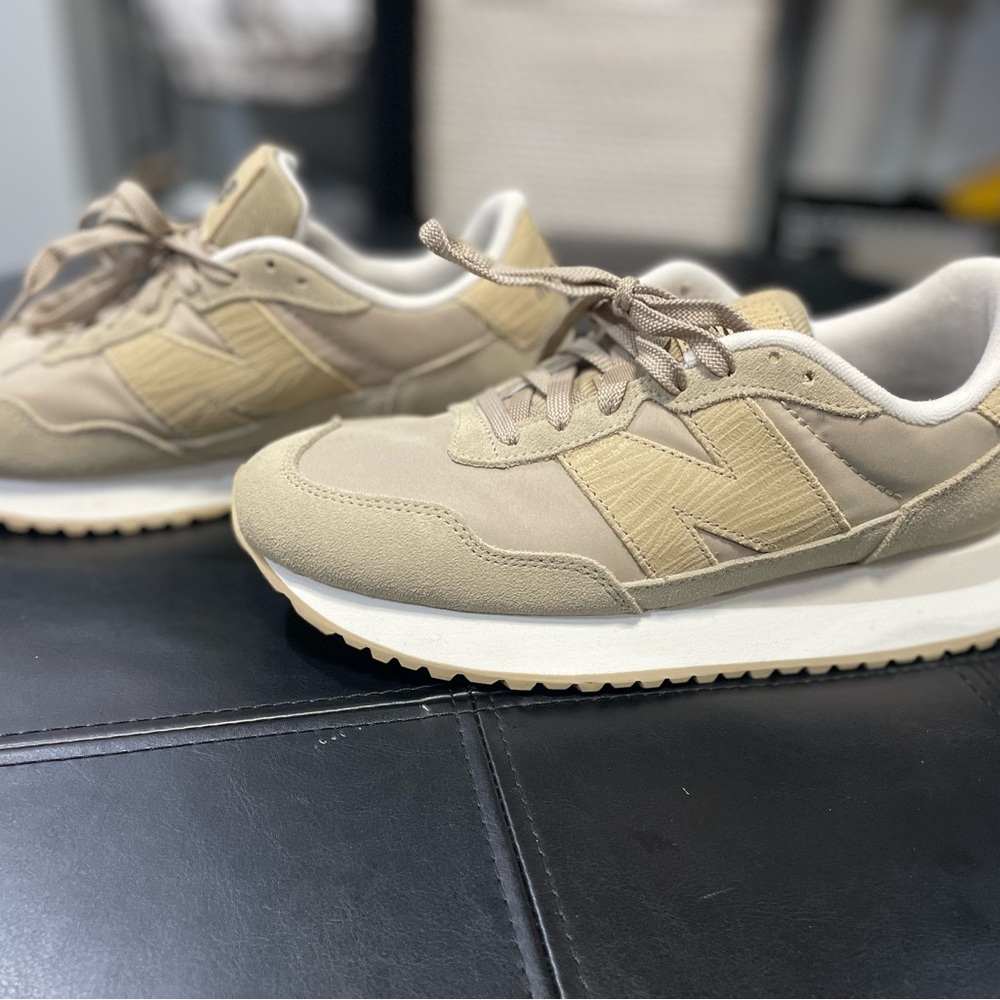 New Balance Beige/Tan Retro Runner Sneakers - Picture 4 of 10